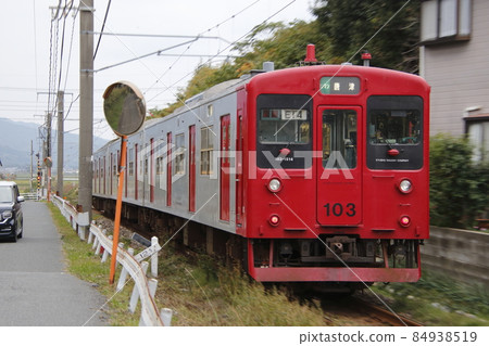 築肥線103系列(一人操作)到達益岐山站 築肥線103系列(一人操作)到達益岐山站 84938519
