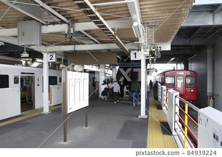 [JK] Chikuhi Line 103 series and 305 series (Chikuzen-Maebaru Station) 84939224