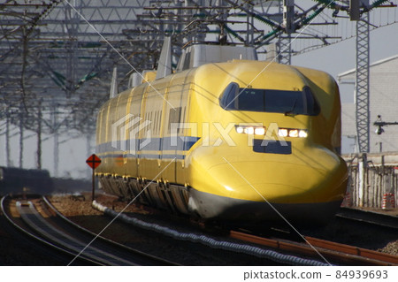 Tokaido / Sanyo Shinkansen Doctor Yellow (923 type: T5 formation) 84939693