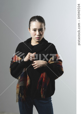 Cool female portrait 84940504