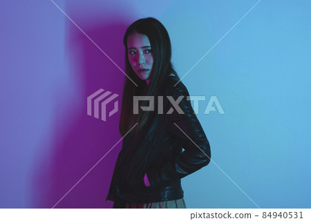 Cool female portrait 84940531