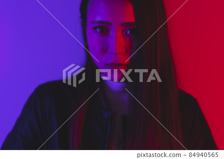 Cool female portrait 84940565
