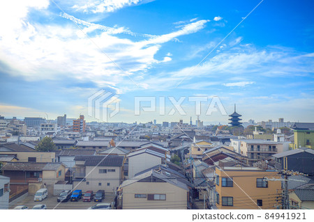 Five-storied pagoda of Toji seen from the inside of the Tokaido Shinkansen in Kyoto Prefecture 84941921