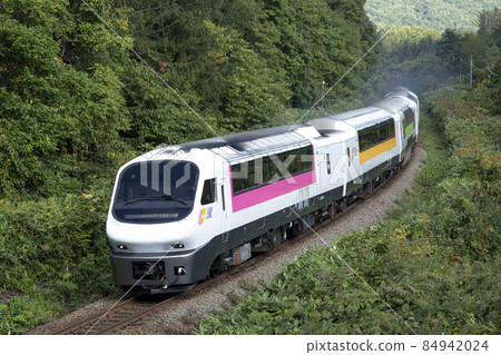 [司機和乘客已經模糊] 特快新雪谷（北彩虹快車）Shikaribetsu-at Ginzan 84942024