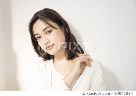 簡單的女性肖像 84943884