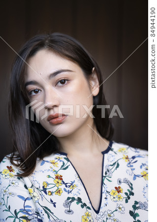 Chic female portrait Chic female portrait 84944190
