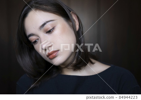 Chic female portrait Chic female portrait 84944223