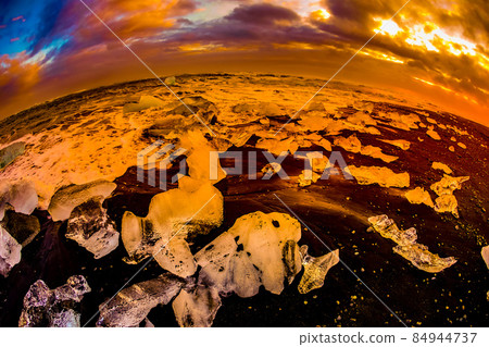 Jokulsárlón glacial lake 84944737