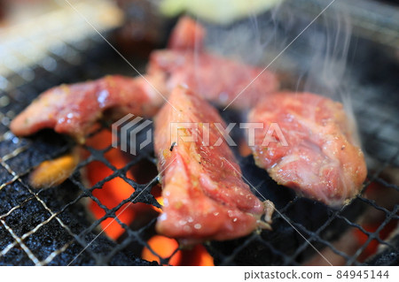 Japanese black beef Harami charcoal grilled meat 84945144
