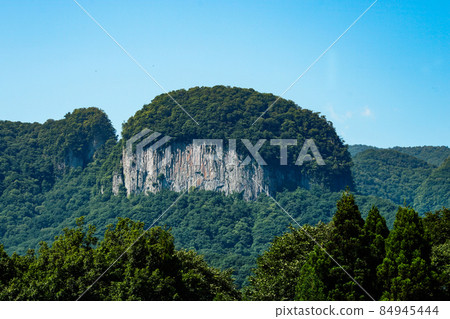 丸井岩是戰國時期擁有丸井和城的具有特徵形狀的岩石山（群馬縣長野原町） 84945444
