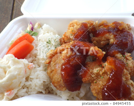 Kitchen car take-out lunch, outside rice, full of volume Kitchen car take-out lunch, outside rice, full of volume 84945455