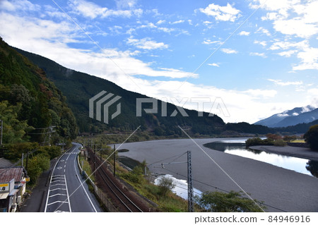 Scenery from the suspension bridge in Shiogou (Kawanehon Town, Shizuoka Prefecture) Scenery from the suspension bridge in Shiogou (Kawanehon Town, Shizuoka Prefecture) 84946916
