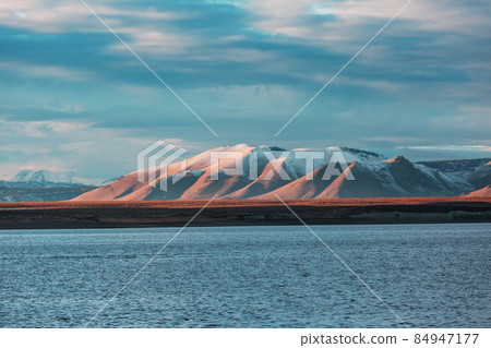 Lake in Sierra Nevada 84947177