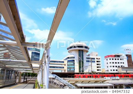 Scenery of the train and department store in front of the station, which stops at Toyotashi Station, Meitetsu Toyotashi Station Scenery of the train and department store in front of the station, which stops at Toyotashi Station, Meitetsu Toyotashi Station 84947332