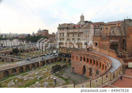 The Roman markets of Traiano 84947616