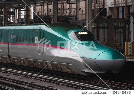 到達那須鹽原站的東北新幹線 E5 系列(後續) 到達那須鹽原站的東北新幹線 E5 系列(後續) 84948486