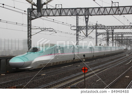從那須鹽原站出發的東北新幹線 E5 系列 從那須鹽原站出發的東北新幹線 E5 系列 84948488