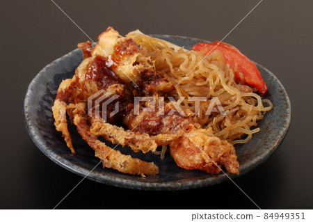 Soft shell crab and stir-fried vermicelli 84949351