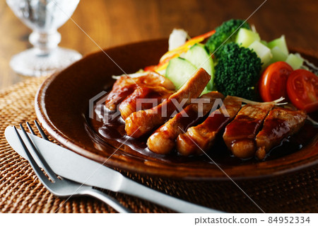 With pork saute demiglace sauce 84952334