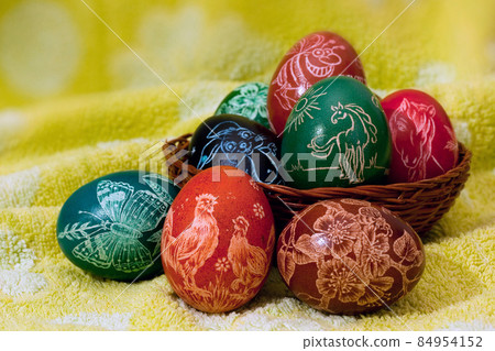 Scratched and colorful easter eggs Scratched and colorful easter eggs 84954152