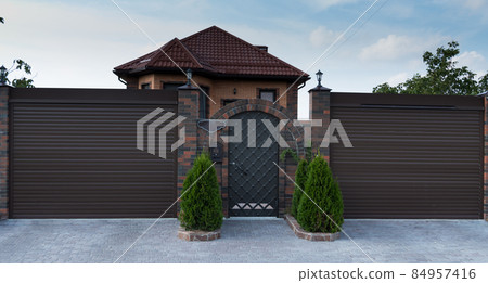 The entrance group to the courtyard of the house is decorated with plants. Thuja plants adorn the entrance. Landscaping The entrance group to the courtyard of the house is decorated with plants. Thuja plants adorn the entrance. Landscaping 84957416