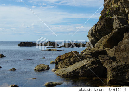 丹後半島的火成岩、安山岩、日本海美麗的岩石區 84959444