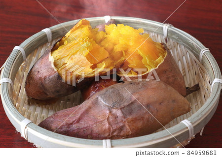 Hot roasted sweet potato (Anno potato) Hot roasted sweet potato (Anno potato) 84959681