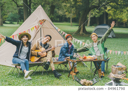 營地 露營 吉他 84961798