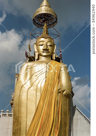 金色巨型佛像（Wat India Ravi Khan /曼谷/泰國王國） 84962940