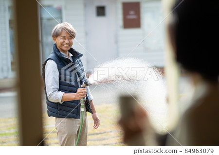 園藝年長夫婦 84963079