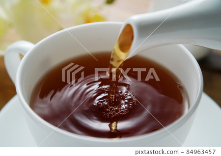 Black tea poured into a tea cup 84963457
