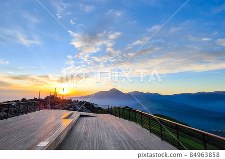 Dawn of Kurumayama (Sky Terrace) 84963858