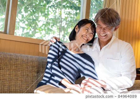 Senior couple living Senior couple living 84964089
