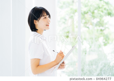 微笑的女護士 84964277