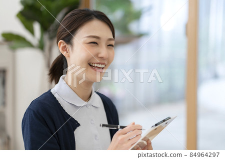 Care manager listening Care manager listening 84964297