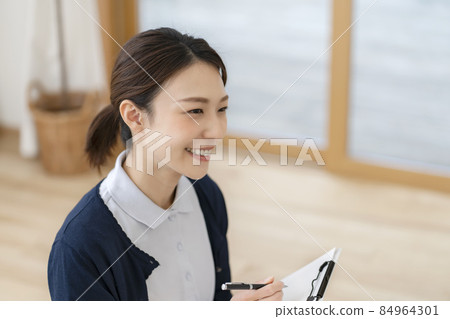 Care manager listening Care manager listening 84964301