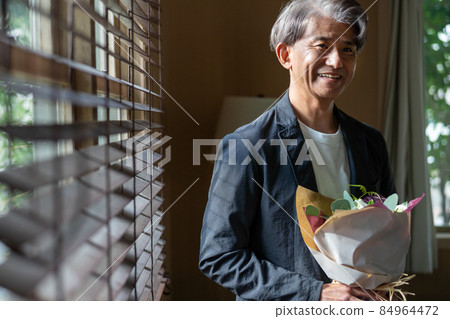 Senior man bouquet present Senior man bouquet present 84964472