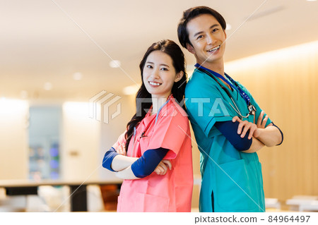 Male and female medical staff working in hospitals Photographing cooperation: LINK FOREST 84964497