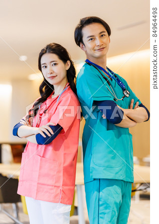 Male and female medical staff working in hospitals Photographing cooperation: LINK FOREST 84964498