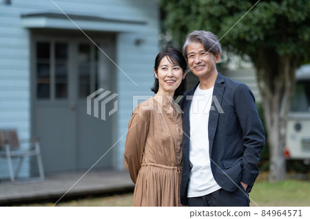 Senior couple traveling Senior couple traveling 84964571