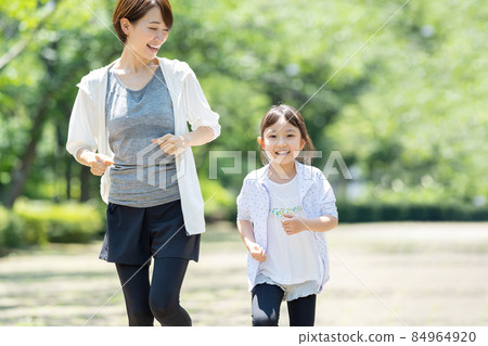 Parents who jog 84964920