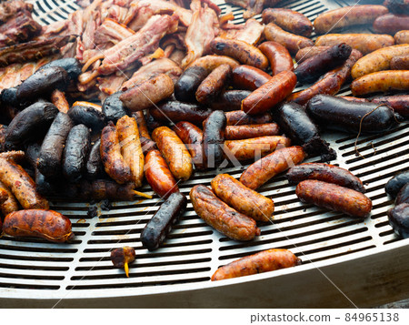 Charcoal grilled Spanish meat products 84965138