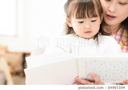 Let's read a picture book 84965394