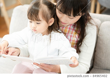 Let's read a picture book Let's read a picture book 84965402