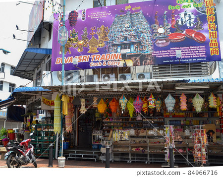 Exterior of a cooking utensil shop in the Indian town 84966716
