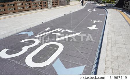 Traffic image photo <23> (Zone 30 marked on the road surface and lane for ordinary bicycles) Traffic image photo <23> (Zone 30 marked on the road surface and lane for ordinary bicycles) 84967549