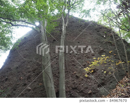 從下面看的脖子石頭岩石 84967670