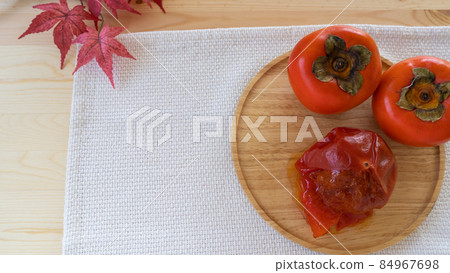 [Fuyu persimmon] Ripe persimmon 84967698