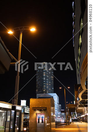 EOSRP. 廣島站,夜晚的路燈建築。 EOSRP. 廣島站,夜晚的路燈建築。 84968110