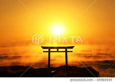 First sunrise and storm at Oarai Isosaki Shrine, Ibaraki Prefecture 84969595